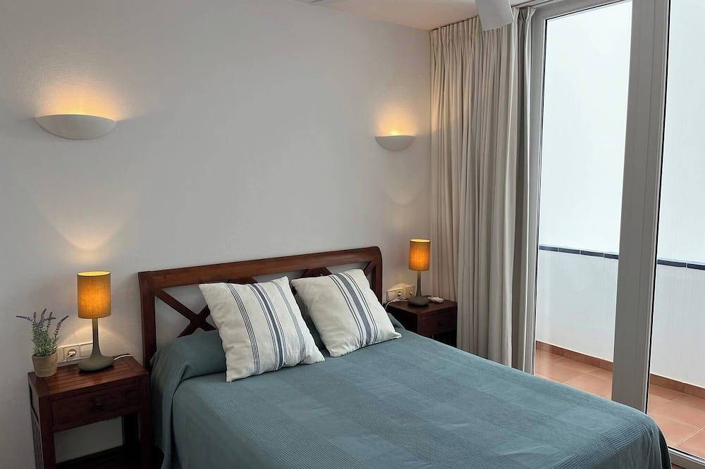Apartamento entero, En una zona muy tranquila dentro del pueblo in Fornells, Es Mercadal