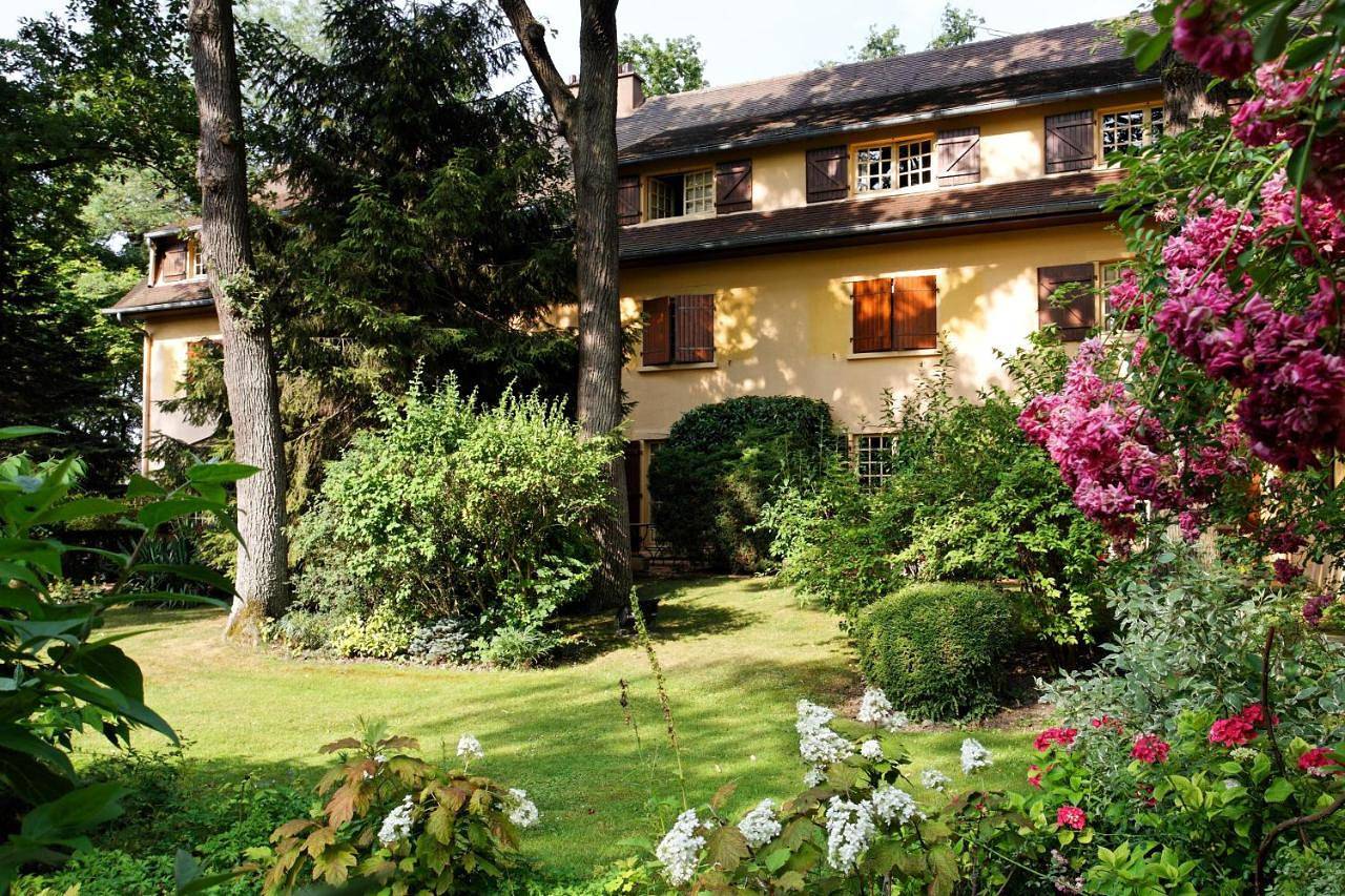 Cazaudehore Hôtel Restaurant Gastronomique Terrasse et Jardins in Saint-Germain-en-Laye, Yvelines