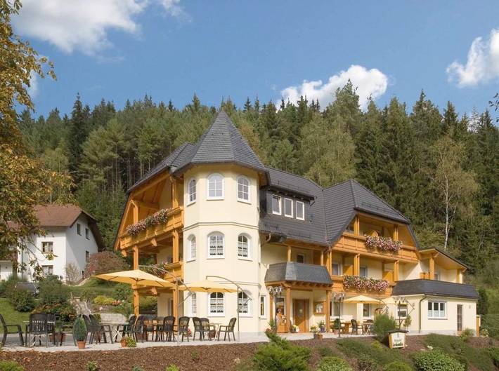 Ferienhaus für 2 Personen, mit Balkon und Terrasse sowie Garten in Wallenfels