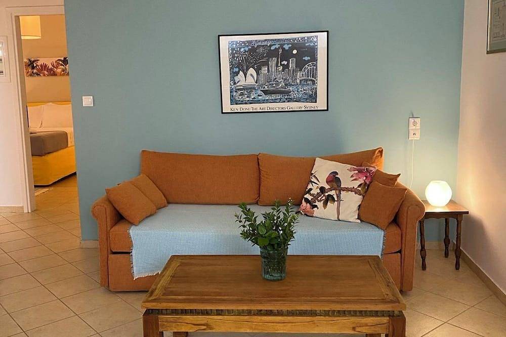 Geheel appartement, Beautiful Basement Apartment with Private Terrace in Stoupa, Messenia