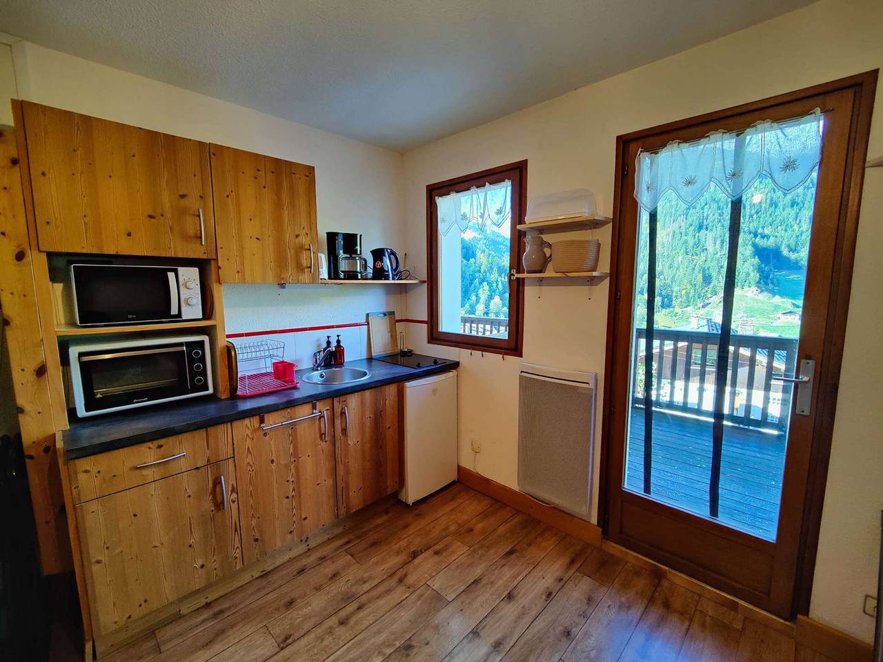 Studio entier, Charmant studio 19m², idéal 3 pers, avec terrasse et parking, proche commerces et navette ski in Arêches, Beaufort (Rhône-Alpes)