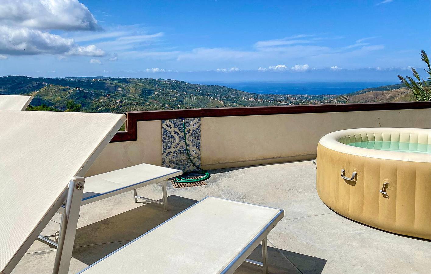 Apartment mit Meerblick, Klimaanlage, Parkplatz und Terrasse in Laureana Cilento, Cilento