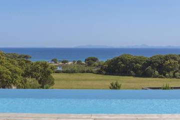 Gîte pour 8 personnes, avec terrasse et jardin dans Plage de la Palombaggia