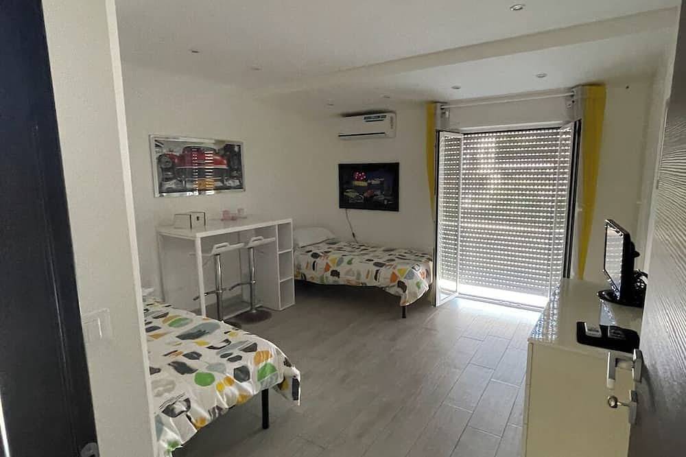 Oasis of peace 300m from the sea! in Anzio, Provincia de Roma