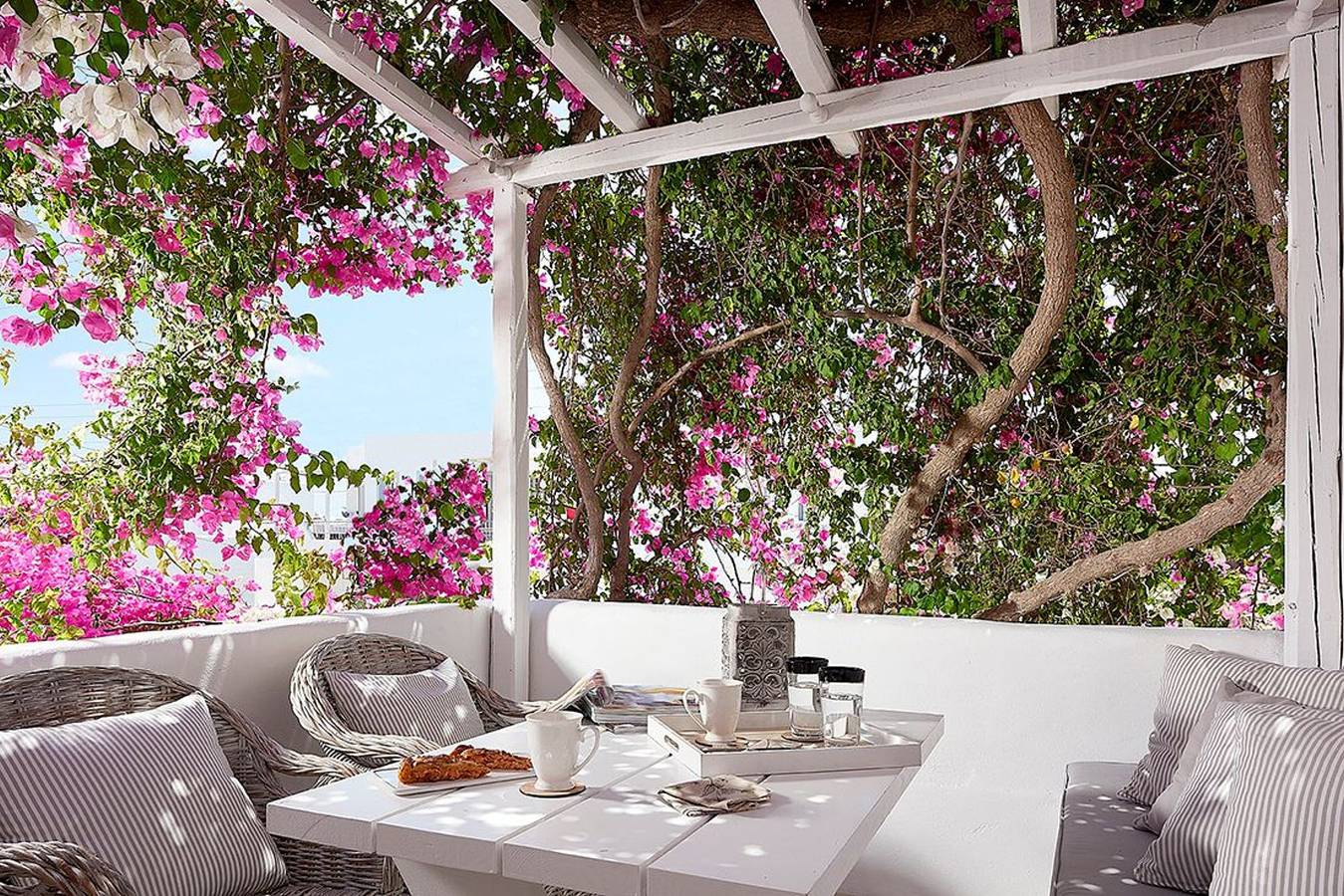 Thrilling Milos Suite | Nisi Living Suite | Private Furnished Balcony | Outdoor Dining Area | Prime Location in Pollonia, Milos