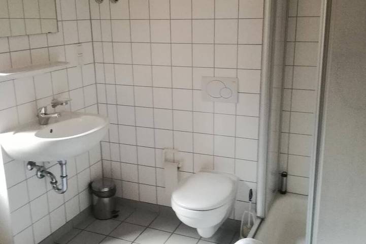 Oppauer Haus - 102 Vierbettzimmer, Dusche, Wc in Wachenheim, Landkreis Bad Dürkheim