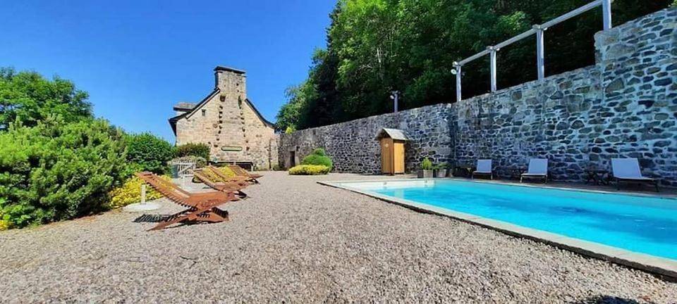 Location de vacances pour 2 personnes, avec terrasse et piscine dans Argences en Aubrac - 2