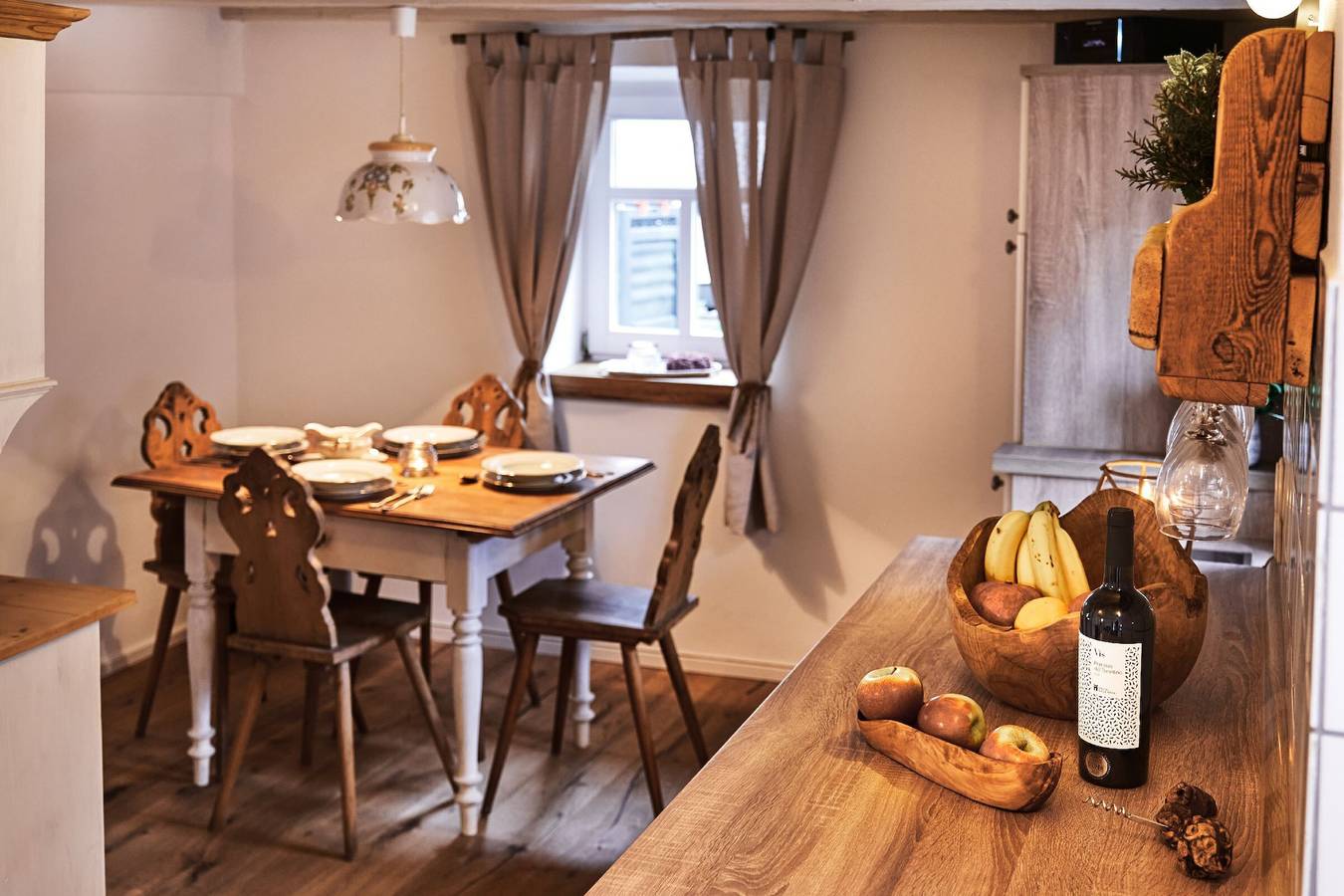 Ferienhaus Lilace mit Whirlpool und Kaminofen, 4 Schlafzimmer, max. 8 Personen in Böttingen, Albsteig Etappe 15