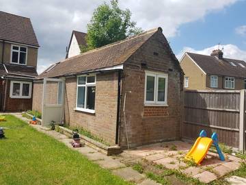 Holiday Letting for 4 People in Luton, Chiltern Hills, Photo 1