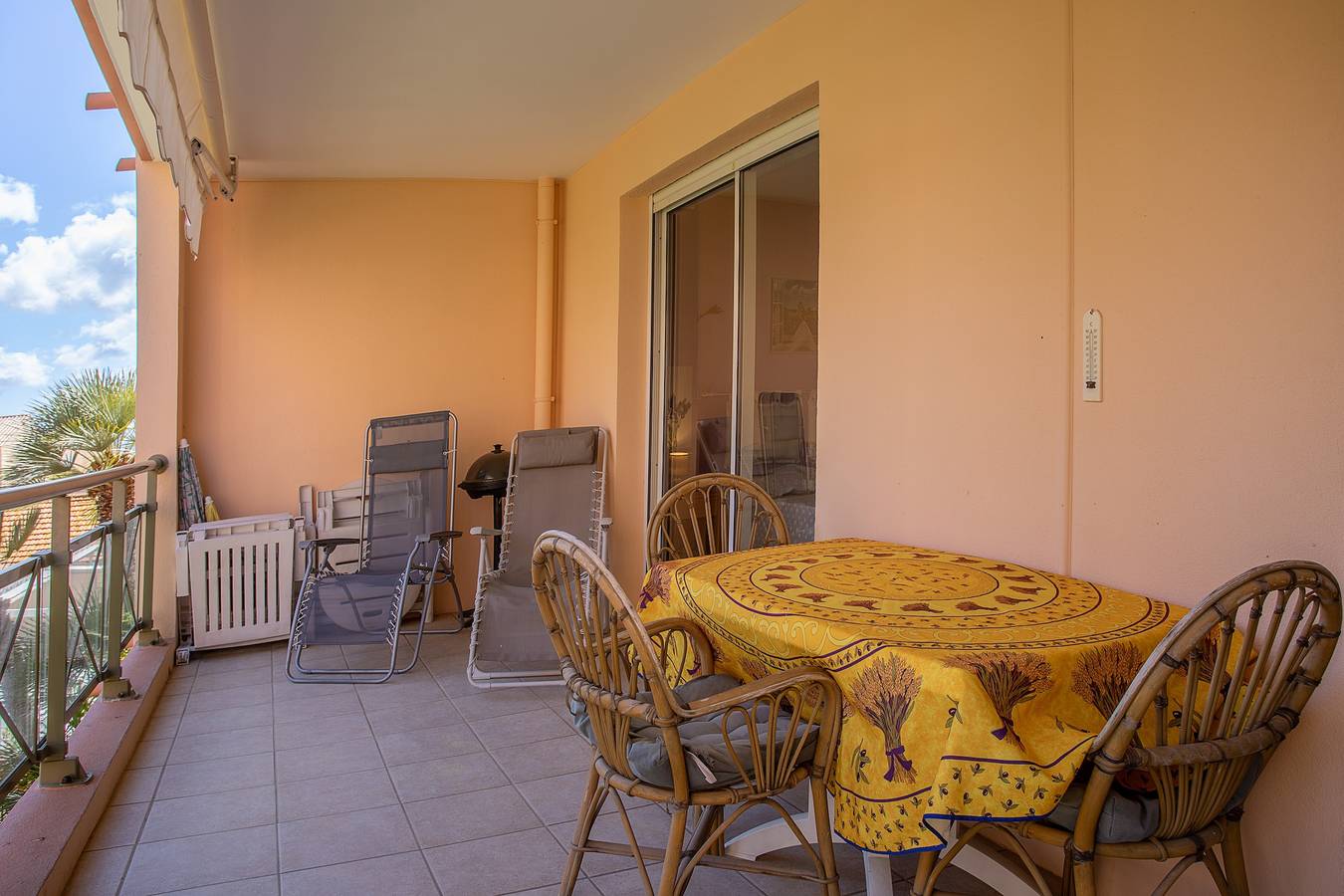 Appartement entier, Appartement de vacances "Stomolocation" avec terrasse privée, climatisation et Wi-Fi. in Sainte-Maxime, Côte méditerranéenne (France)