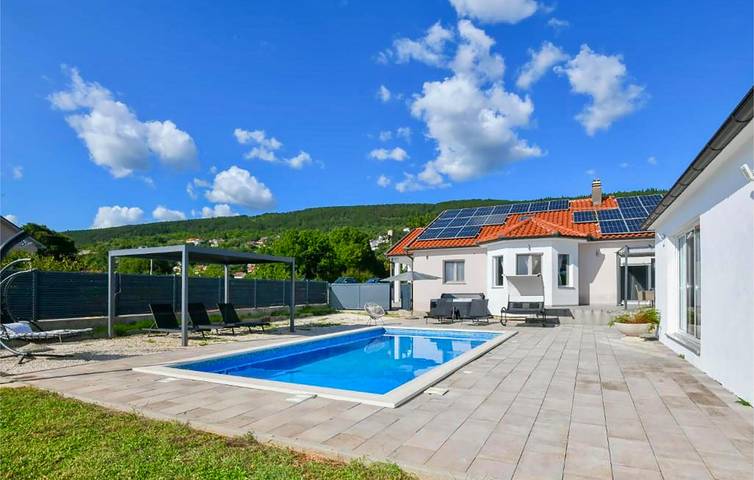 Gemütliche Ferienwohnung mit Pool, WLAN und Parkplatz in der Nähe des Flusses Ričina und des Prološko-Sees in Imotski, Makarska Riviera