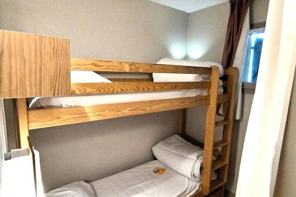Apartamento entero, Arreau, Apt: 1-bedroom apartment with terrace and pool, Lake Génos in Arreau, Pirineos franceses