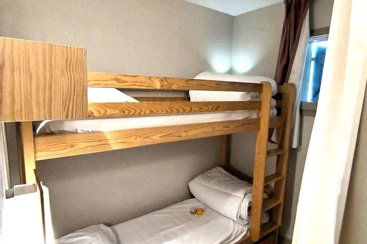 Entire apartment, Arreau, Apt: 1-bedroom apartment with terrace and pool, Lake Génos in Arreau, French Pyrenees