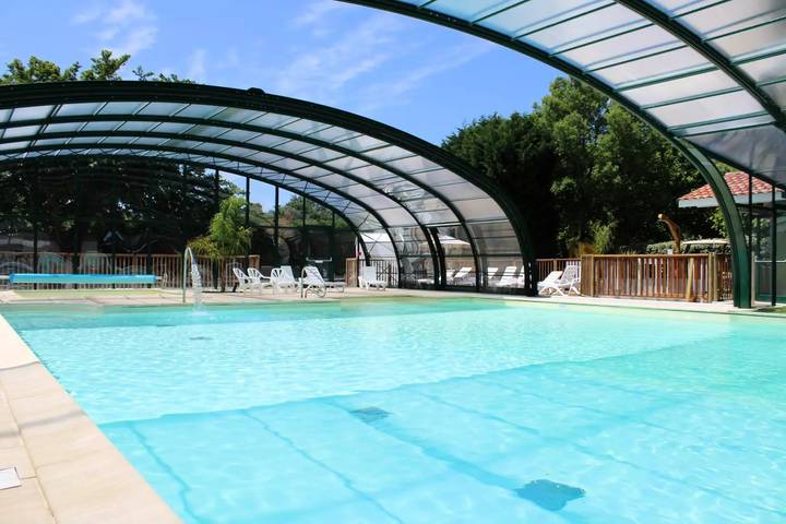 Camping pour 4 personnes, avec Piscine