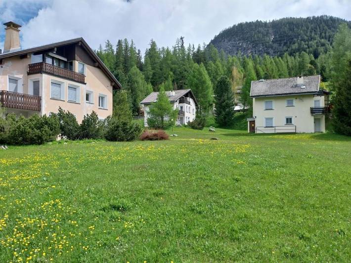 Ferienwohnung für 3 Personen, mit Balkon und Garten sowie Ausblick in La Punt-Chamues-ch