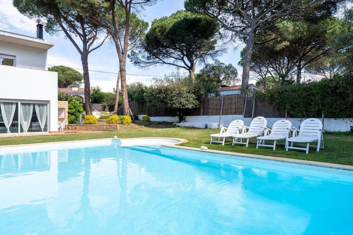 Casa rural para 8 personas, con Balcón y Terraza además de Jardín y Piscina en Llagostera - 3
