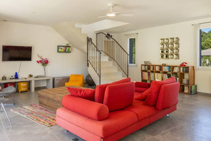 Location de vacances pour 6 personnes, avec terrasse et jardin, adapté aux familles à Santa-Maria-Poggio - 2