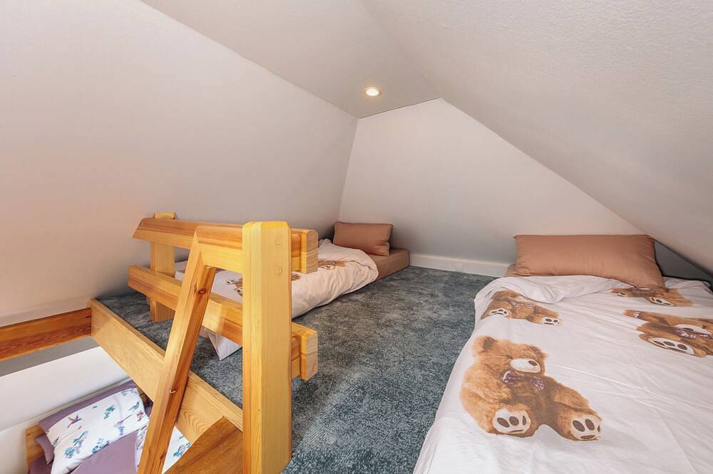 Ganze Wohnung, Schwalbenloft: Großzügige Wohnung mit Sauna und Whirlpool-Doppelbadewanne in Geltow, Schwielowsee