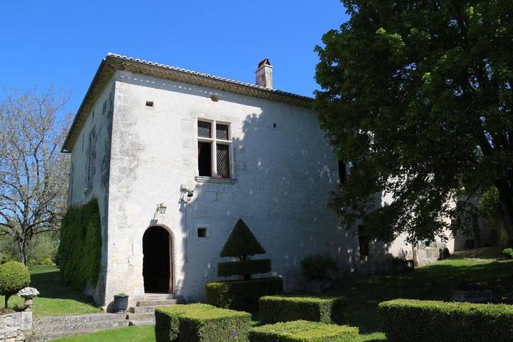Gîte pour 3 personnes, avec jardin et piscine, adapté aux familles à Allemans