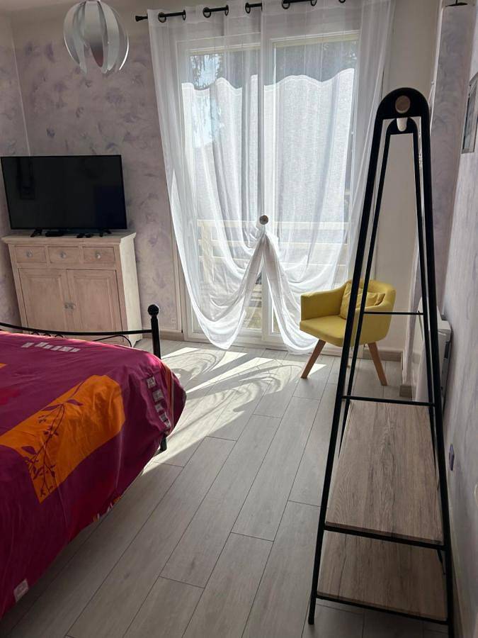 Chambres hôtes les grenouilles in Saint-Paul-de-Varax, Région de Bourg-en-Bresse