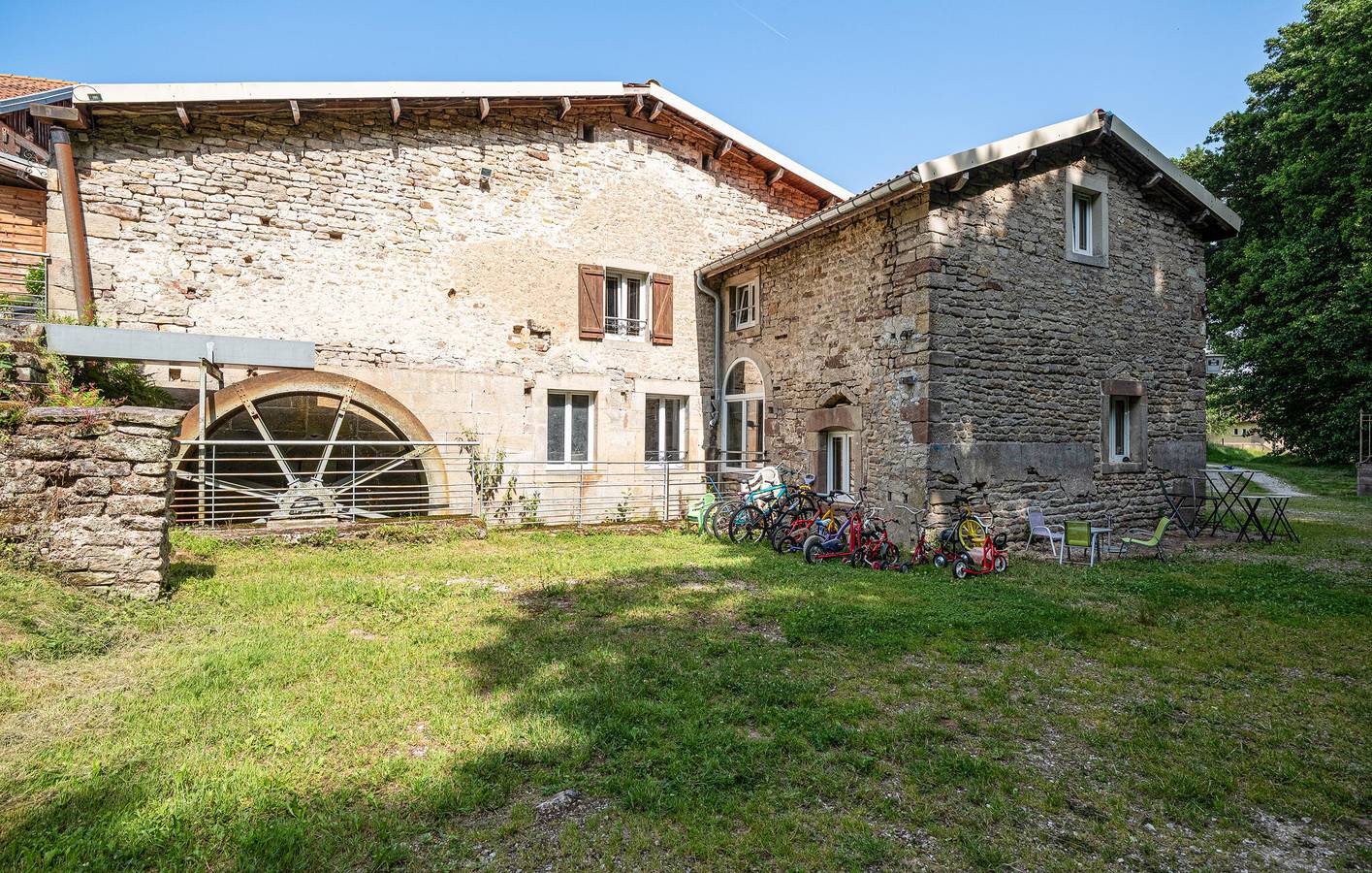 Modernes Gartenappartement mit PS4, WiFi & Parkplatz in Escles in Escles, Neufchâteau (Frankreich)
