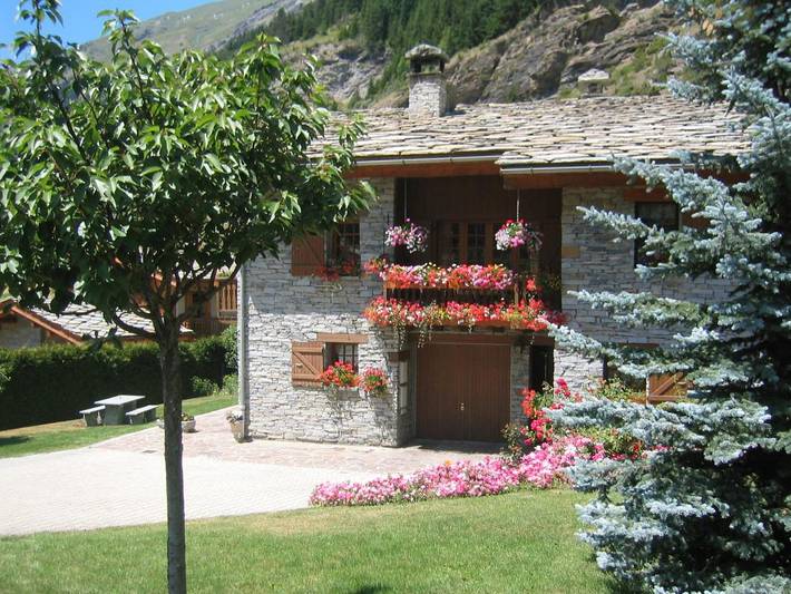 Gîte pour 4 personnes, avec terrasse et jardin à Lanslevillard - 2