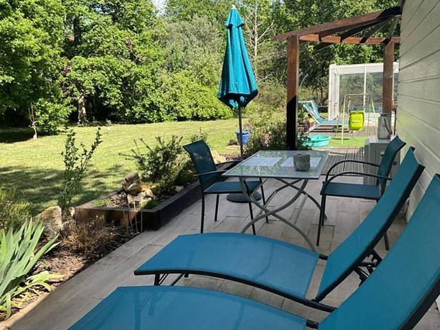 Gîte pour 2 personnes, avec vue ainsi que jardin et piscine à Le Gua - 3