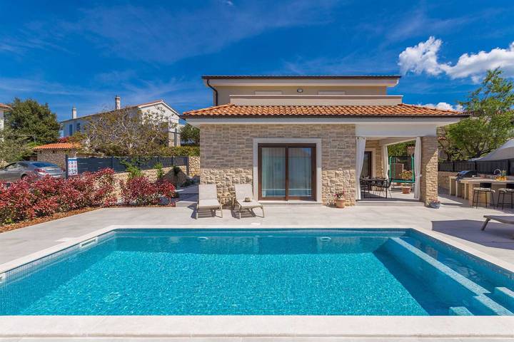 Ferienhaus für 8 Personen, mit Balkon und Terrasse sowie Garten und Pool in Pinezici - 3