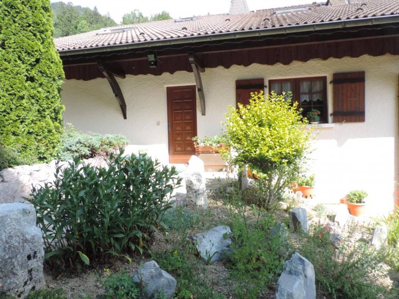 Chalet 'Gîte Chevenoz' avec vue sur montagne, terrasse privée et jardin privé in Chevenoz, Région de Thonon-les-Bains
