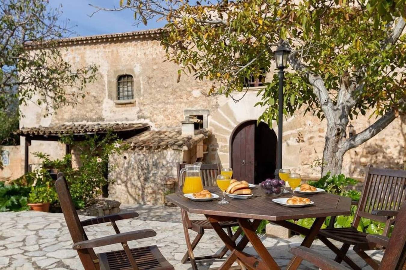 Finca Plana Morro with Mountain View, Pool, Garden, Terrace & Wi-Fi in Torrent de la Vall d'en Marc, Pollença
