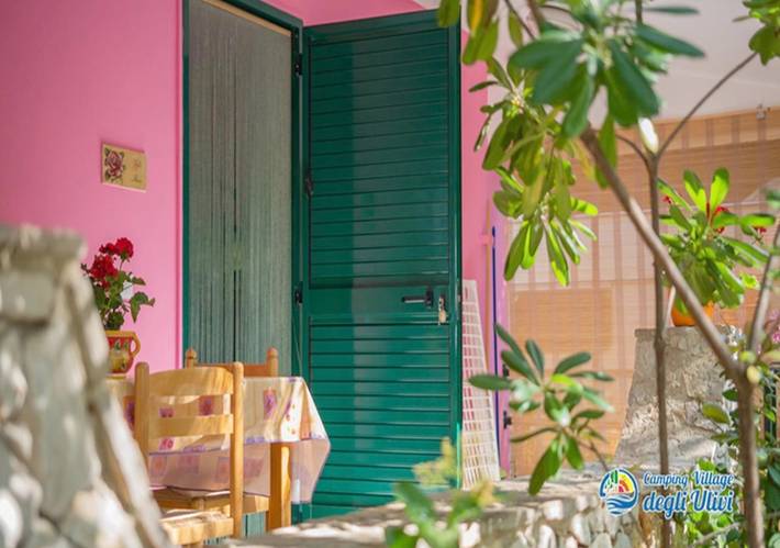 Camping für 4 Personen, mit Pool und Ausblick sowie Terrasse am Gargano - 3