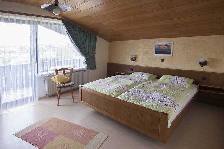 Ferienwohnung für 2 Personen, mit Balkon und Whirlpool in Bad König - 2