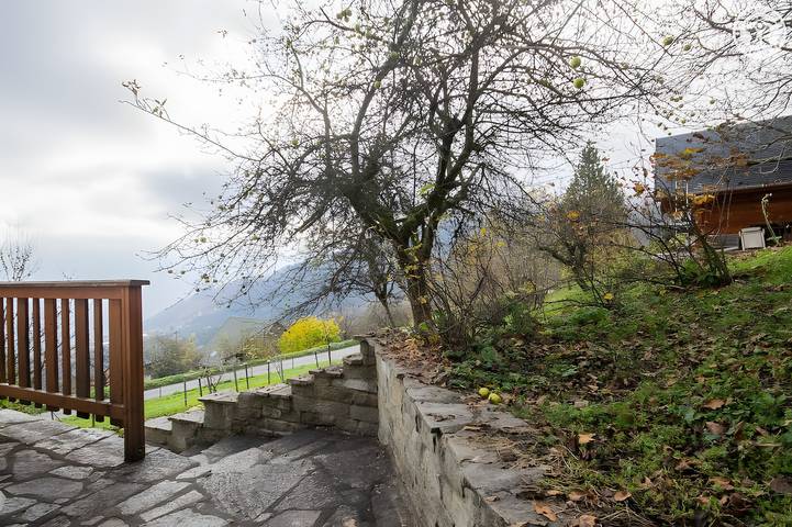 Chalet 'La Gelinotte - Jarrier' with Mountain View, Private Terrace and Wi-Fi in Jarrier, Saint-Jean-de-Maurienne region