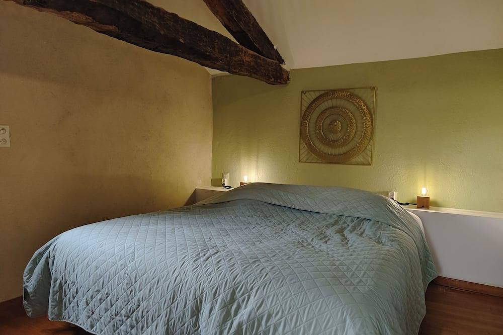 Gite Valades with pool and view in Saint-Antonin-Noble-Val, Macizo Central