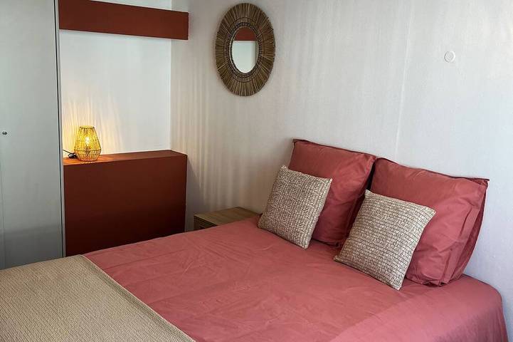 Appartement entier, Appartement centre ville d'Auray avec grande terrasse et jardin privatif in Auray, Côte des Mégalithes