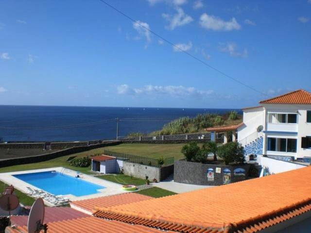 Apartamento de férias para 4 pessoas, com piscina e jardim e ainda vista em Terceira