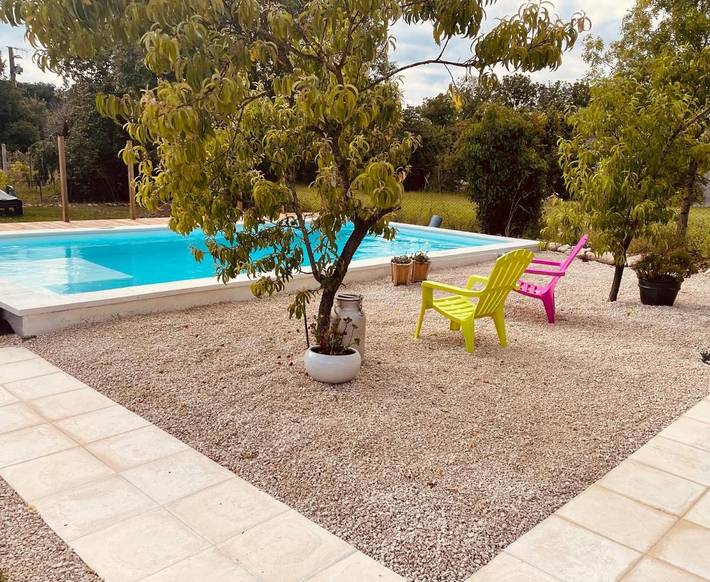Location de vacances pour 6 personnes, avec piscine ainsi que jardin et vue à Paillé - 4