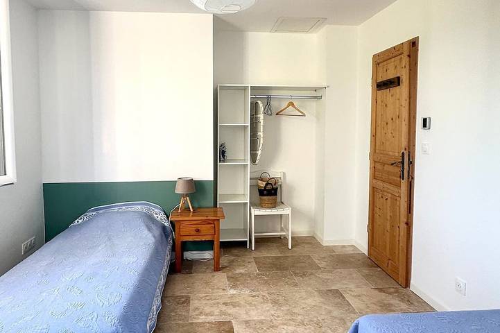 Location de vacances pour 6 personnes, avec jardin et terrasse à Caseneuve - 4