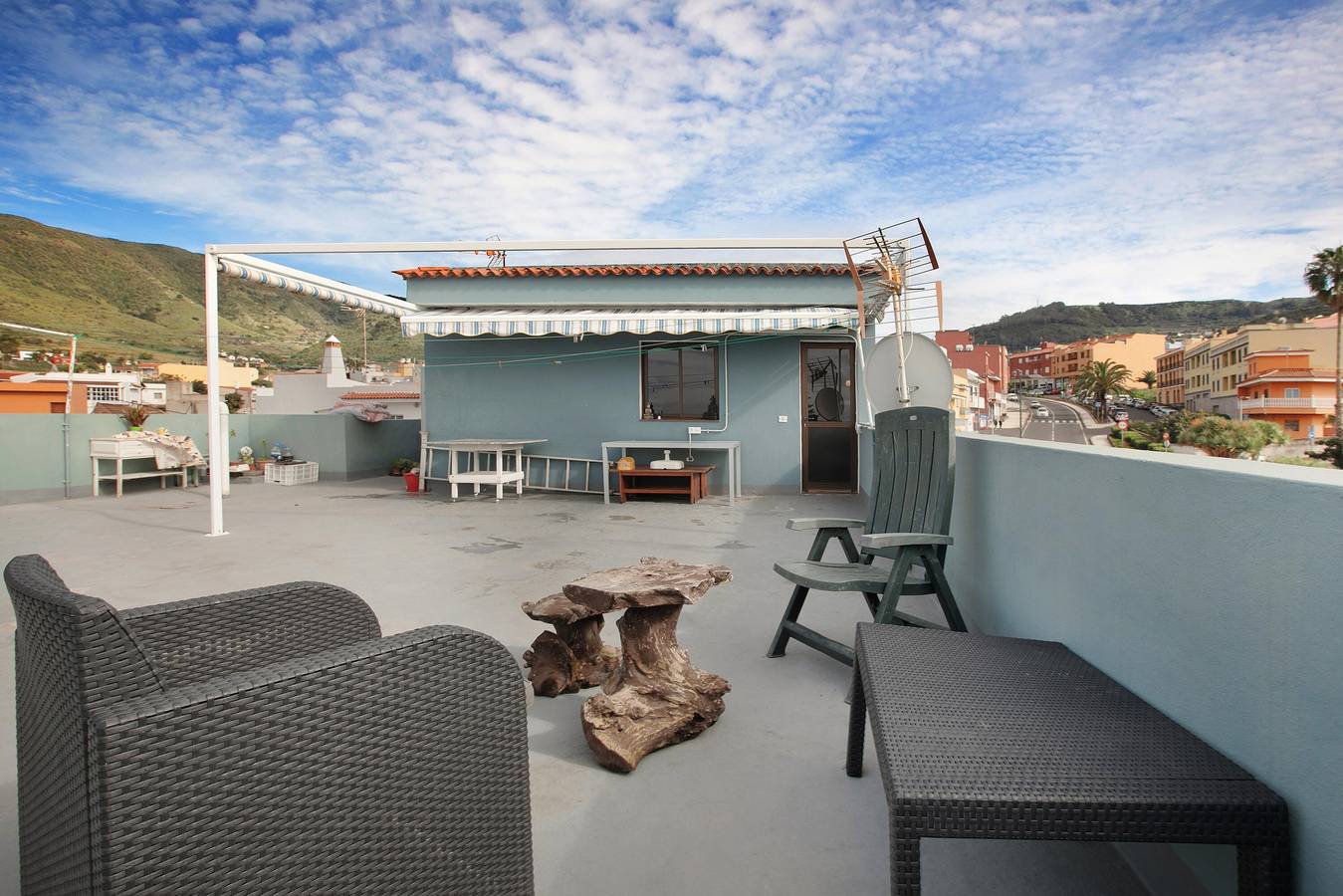 Estudio entero, Estudio de vacaciones 'La Zotea' con vistas a la montaña y Wi-Fi in San Cristóbal de La Laguna, Tenerife Norte