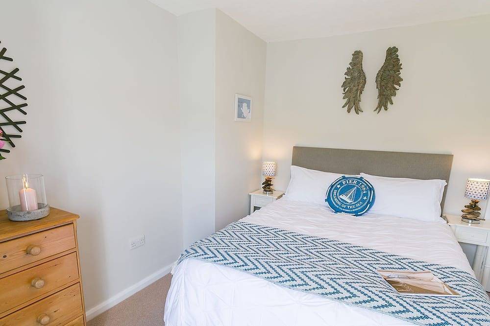 Noddfa -  a sea view that sleeps 4 guests  in 2 bedrooms in Menai Bridge, Isle of Anglesey