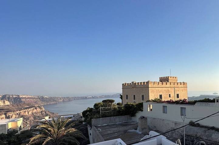 Apartment for 2 people, with terrace in Thera