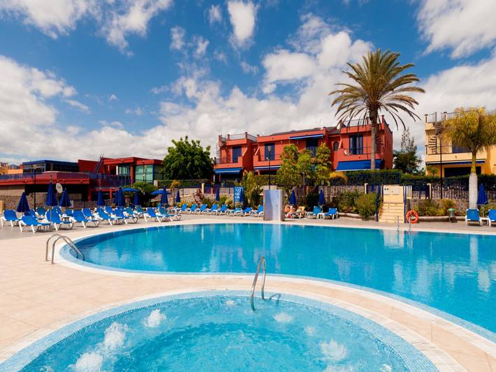 Cabaña para 4 personas, con jardín además de terraza y piscina en Gran Canaria