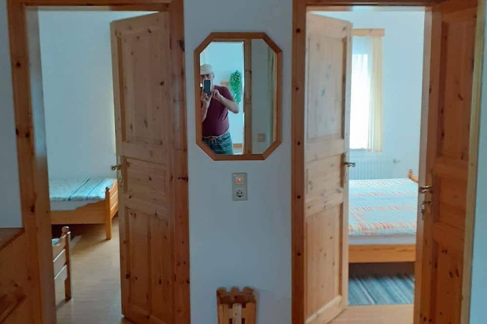 Ganze Wohnung, Ferienhaus Grabs - Ferienwohnung, 2 Schlafräume in Kirnitzschtal, Sebnitz