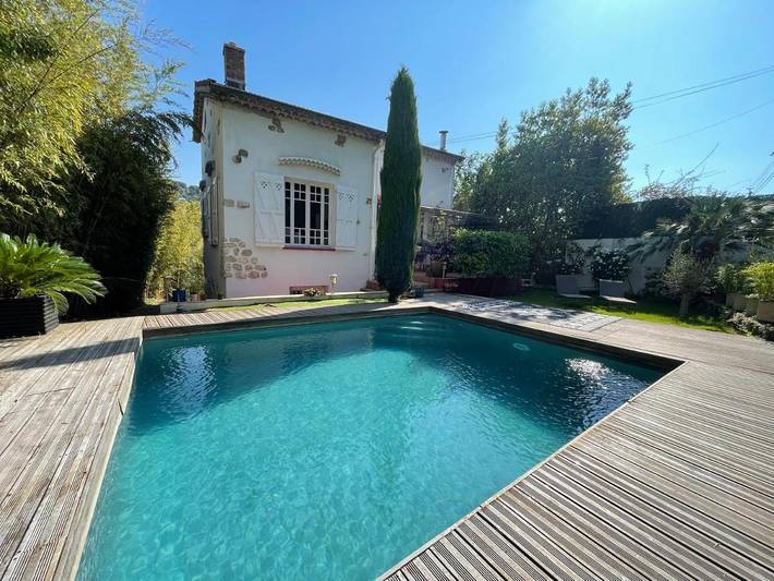 Chalet para 10 personas, con jardín además de piscina y vistas, Familias con niños en Niza