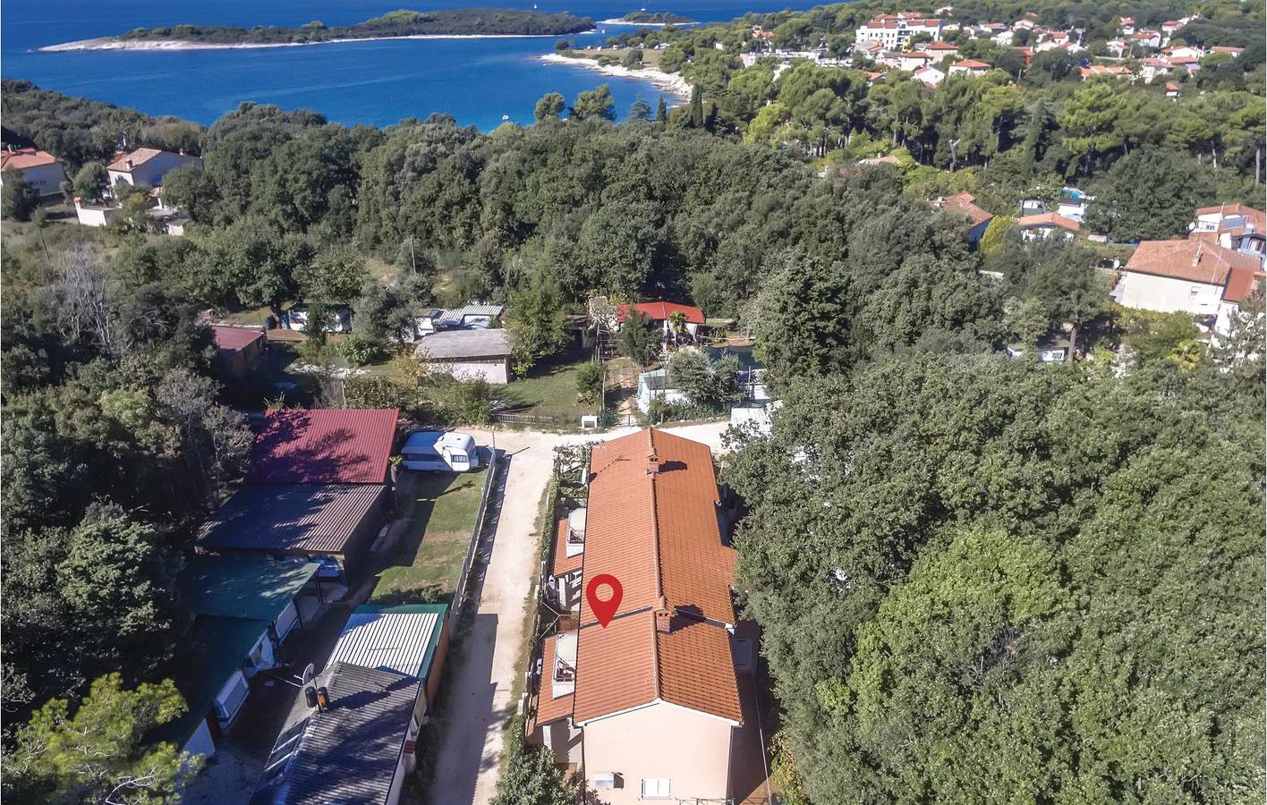 Ganze Ferienwohnung, Gemütliche Wohnung mit Terrasse, WLAN und 1 km zum Strand in Banjole, Südküste Istrien