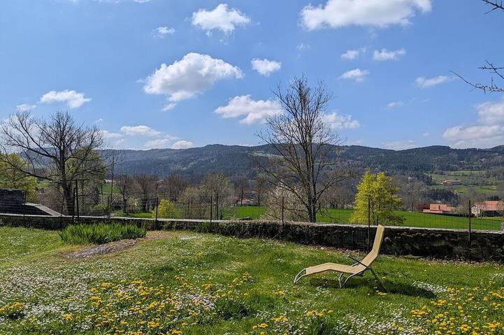 Gîte pour 8 personnes, avec jardin, animaux acceptés