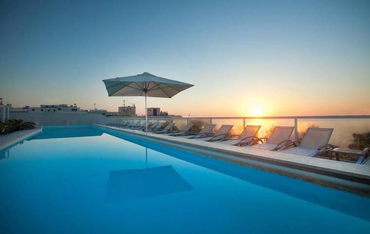 Hôtel pour 4 personnes, avec balcon et sauna ainsi que piscine et jacuzzi