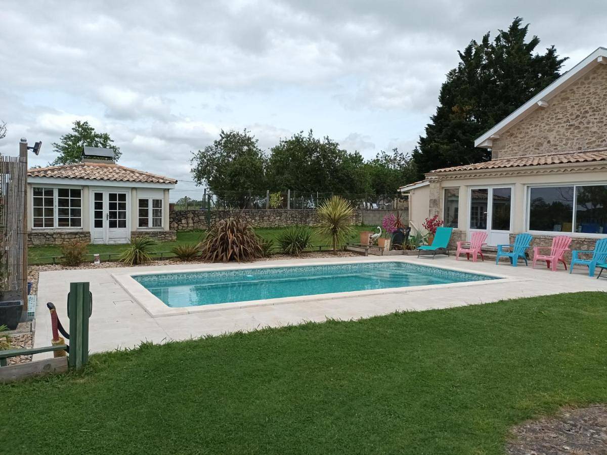 Three-Bedroom Home in Blasimon, Région de Langon