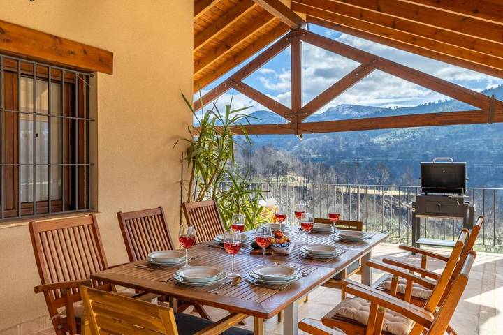 Casa rural para 8 personas, con jardín y balcón en L'Alcoià