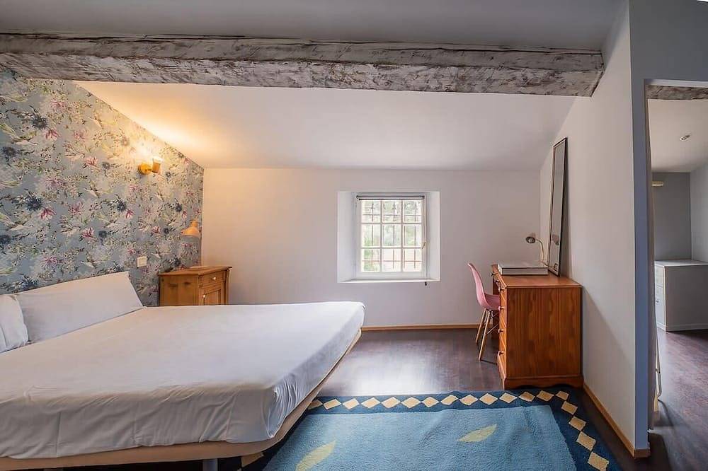 Maison en pierre, jardin&bassin in Saleilles, Côte d'Améthyste